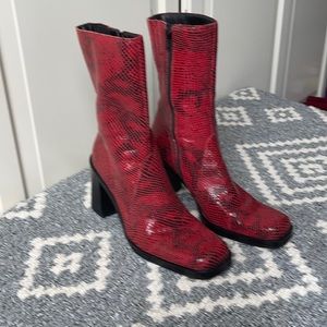 Mia -Red/Black Boots